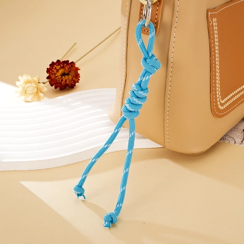 Llavero de Paracord Tejido a Mano Amuleto de Bolsa Minimalista de Color de Contraste Cordón de Poliéster Con Anillo de Metal