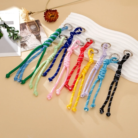 Llavero de Paracord Tejido a Mano Amuleto de Bolsa Minimalista de Color de Contraste Cordón de Poliéster Con Anillo de Metal