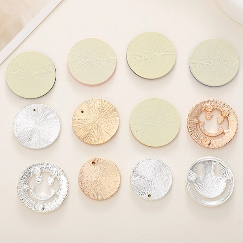 Breloques Visage Souriant en Alliage de Zinc Avec Strass Künstliche Perle pour Bijoux DIY Décoration de Chaussures et Coques de Téléphone