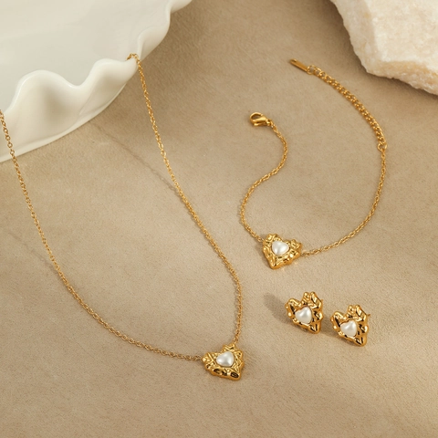 Stainless Steel Irregular Lava Heart Pendant Necklace For Women Vintage Gold Hammered Metal Artificial Pearl Choker Jewelry Gift