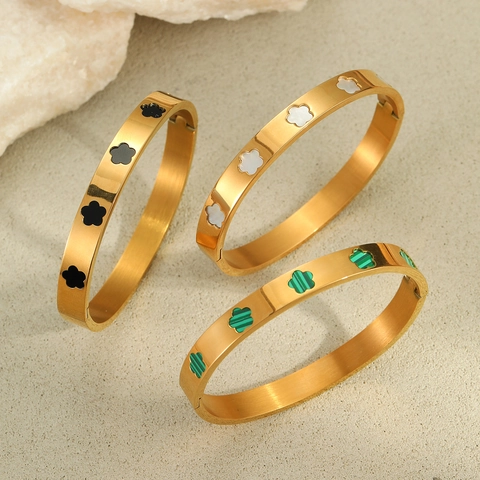 Mode Roestvrij Staal Klaver Armring Voor Vrouwen Elegant Bloem Kunstparel Stijl Ingelegd Goud Verguld Geborsteld Sieraden