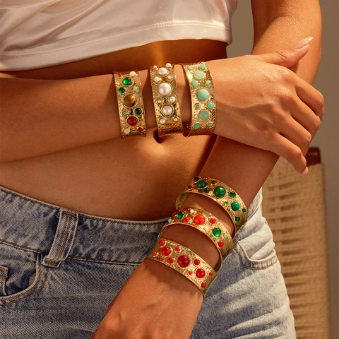 Bracciale a Polsino in Acciaio Inossidabile Martelletto Retrò Francese per Donna Bracciale Aperto Bohémien Placcato Oro Con Intarsio di Pietra Naturale e Perla Artificiale