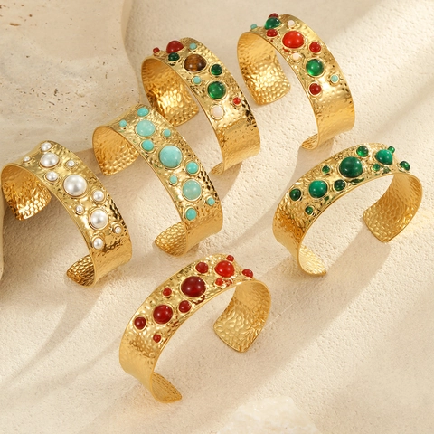 Bracciale a Polsino in Acciaio Inossidabile Martelletto Retrò Francese per Donna Bracciale Aperto Bohémien Placcato Oro Con Intarsio di Pietra Naturale e Perla Artificiale