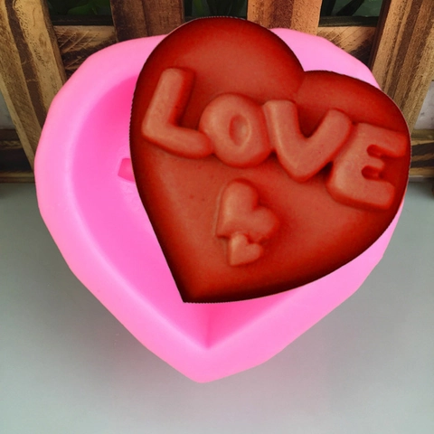 Valentinstag Herzform Silikonform Mit LOVE Buchstaben Relief Für DIY Handgemachte Seife Kerze Schokolade Kuchen Backen Rosa Form