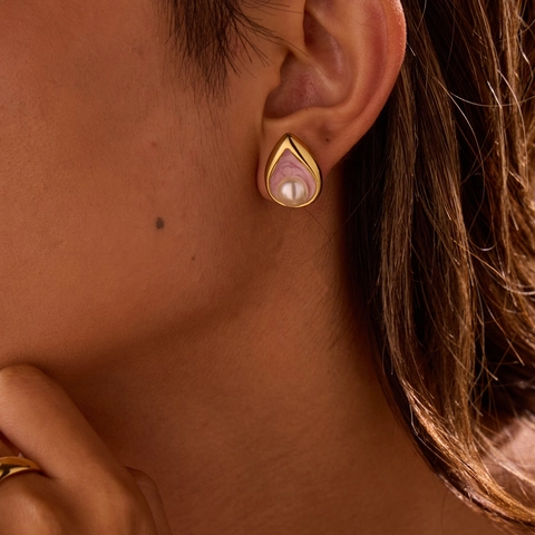 Vintage 18K Gold Plated Stainless Steel Water Drop Stud Earrings With Enamel Artificial Pearl Inlay Elegant Fashion Jewelry For Women