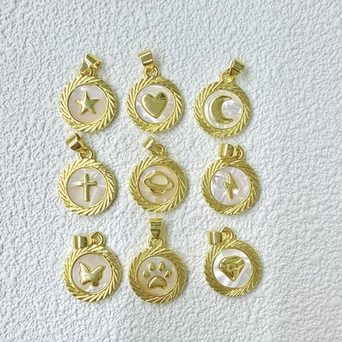 Colgante Redondo de Cobre Bañado en Oro de 18K con Incrustación de Concha Estrella Luna Corazón Cruz Mariposa Dijes DIY para Joyería