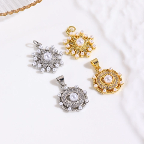 Kupfer 18K Vergoldet Zirkonia Künstliche Perle Herz Schneeflocke Anhänger Halskette Süßer Eleganter Modeschmuck Für Damen