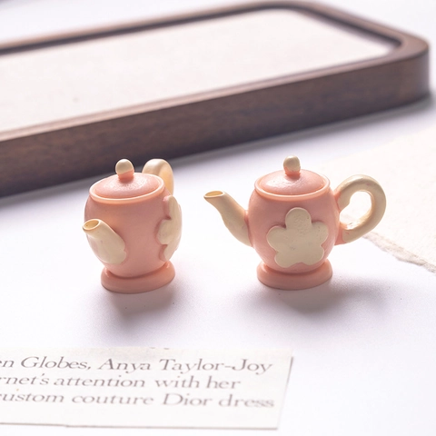 Miniatur 3D Harz Teekanne Modell Für Puppenhaus DIY Bastelbedarf Rosa Floral Winzige Teekanne Figur Für Kühlschrankmagnet Heimdekor