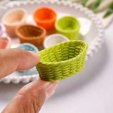 Miniature en Résine Panier Tissé Simulation Panier de Légumes en Bambou Accessoires DIY pour Décoration de Maison de Poupée Ornement Artisanal