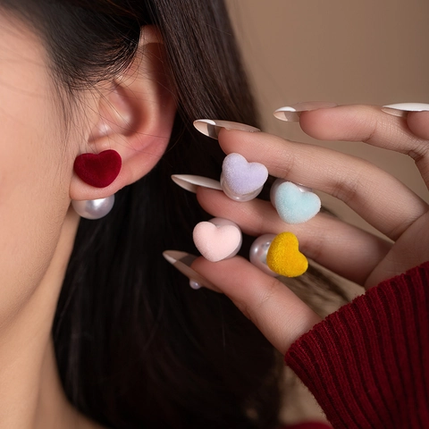 Sweet Flocking Heart Artificial Pearl Stud Earrings For Women Silver Earring Post Vintage Autumn Winter Fashion Jewelry