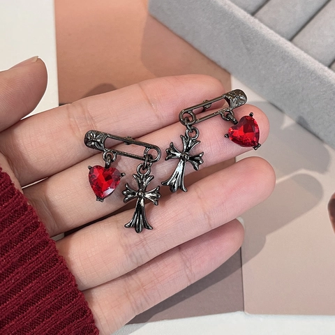 Gothic Punk Sicherheitsnadel Ohrhänger Rotes Herz Strass Gotisches Kreuz Anhänger Dunkler Stil Legierung Schmuck Für Damen