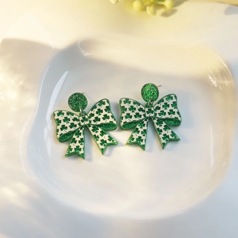 St Patrick's Day Shamrock Print Bow Acrylic Drop Earrings For Women Green Glitter Clover Holiday Fashion Jewelry Gift
