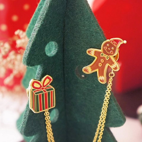 Broche Double Chaîne de Noël Bonhomme Pain d'Épices Sapin Alliage Goutte d'Huile Épinglette Col Bijoux Festifs Cadeau Nouvel An