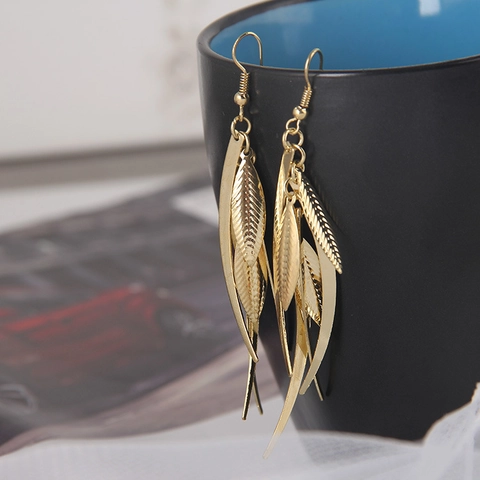 Bohemian Alloy Leaf Dangle Earrings For Women Vintage Tassel Feather Pattern Drop Earrings For Party Vacation Jewelry Gift