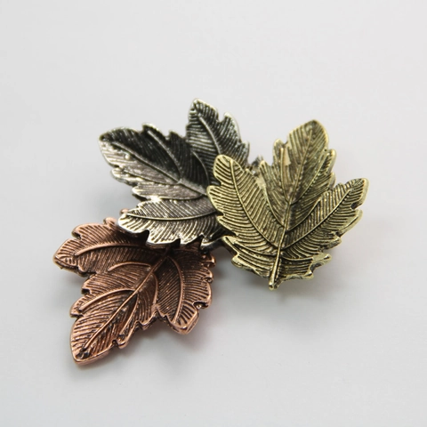 Vintage Three-Color Maple Leaf Brooch Set Alloy Retro Distressed Metal Collar Pin For Women Autumn Winter Fashion Jewelry