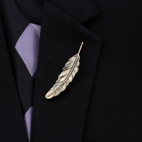 Squisita Spilla a Piuma in Lega Vintage per Uomo Donna Bronzo Antico Foglia Oro Spilla da Risvolto per Abito Gioielli Formali Regalo
