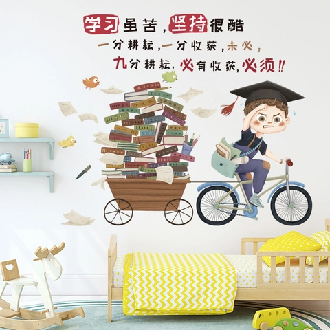 Cartoon Jongen Op Fiets Met Boeken Motiverende Muursticker Inspirerende Citaten PVC Waterdichte Sticker Voor Kinderkamer Studeerkamer Decoratie
