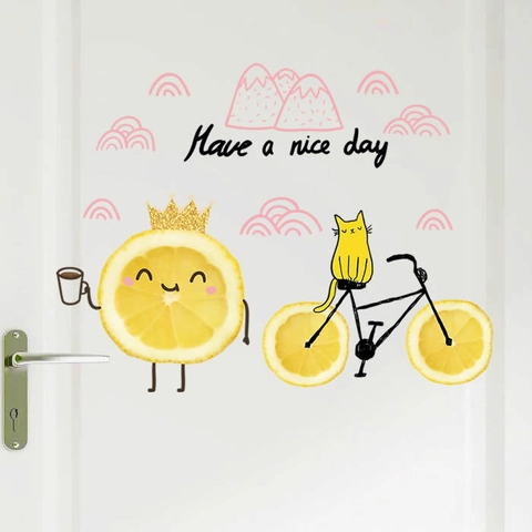 Adesivo da Parete Cartone Animato Gatto Limone Bicicletta Have A Nice Day PVC Impermeabile Decalcomania per Camera dei Bambini Soggiorno