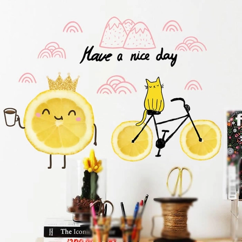 Adesivo da Parete Cartone Animato Gatto Limone Bicicletta Have A Nice Day PVC Impermeabile Decalcomania per Camera dei Bambini Soggiorno