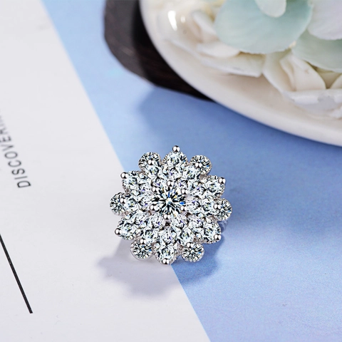 Luxus Kupfer Zirkonia Blume Brosche Für Damen Koreanischer Stil Versilbert Sonnenblume Strass Eingelegt Pin Elegante Botanische Schmuck