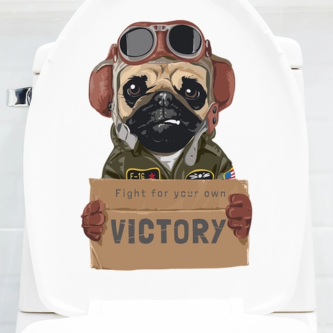 Cartoon Piloot Mopshond Toiletsticker Waterdicht Verwijderbaar PVC Badkamer Decoratie Met Luchtvaart Overwinning Slogan