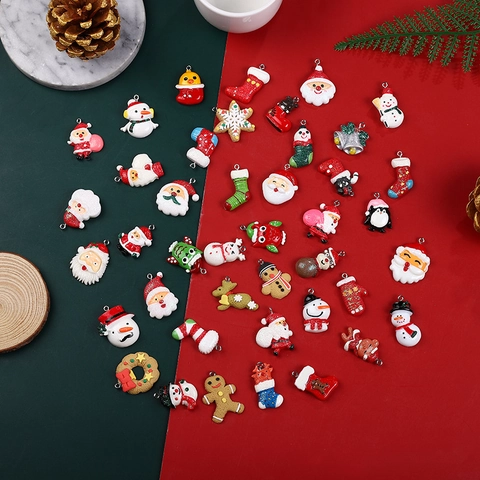 Mixed Christmas Resin Pendants Santa Claus Snowman Reindeer Charms Hand Painted DIY Jewelry Making Accessories Holiday Tree Decor