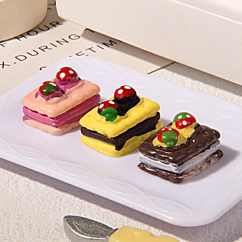 Strawberry Biscuit Shape Resin Charms For Cream Phone Case Decoration Miniature Food Accessories Sweet Style Material