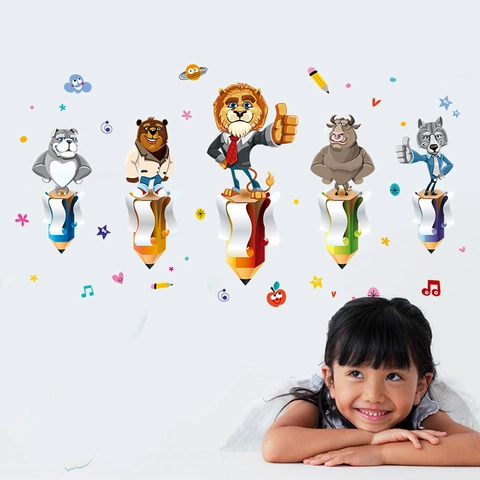Adesivi Murali Animali Dei Cartoni Animati Su Matite Giganti Per Cameretta Bambini Asilo Camera Da Letto PVC Impermeabile Rimovibile Arredamento Casa