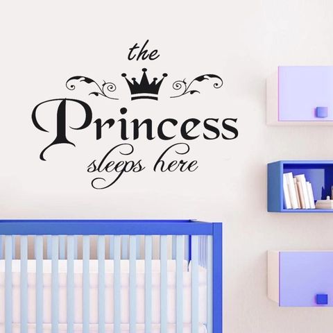 The Princess Sleeps Here Muursticker Kroon Citaat Kunst Muursticker Voor Meisjeskamer Babykamer Slaapkamer Waterdicht PVC DIY Verwijderbaar Decoratie Zwart