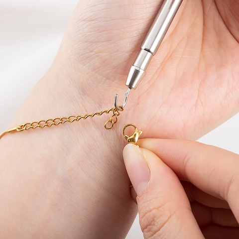 Portable Bracelet Fastener Helper Tool Plastic Handle Metal Telescopic Hook Jewelry Assistant Accessory For Women Daily Jewelry Fastening