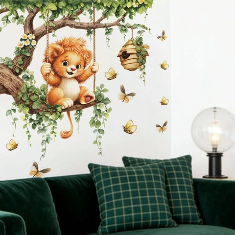 Adesivo da Parete Leone Cartone Animato Altalena Albero PVC Autoadesivo Animale Decalcomania per Cameretta Bambini Casa