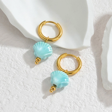Boucles d'Oreilles Créoles en Acier Inoxydable Plaque Or Avec Pendentif Coquillage Couleurs Bonbon Bijoux de Plage Femme