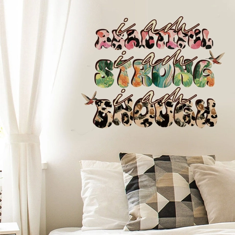 Inspirierende Zitate Wandtattoo I Am Beautiful Strong Enough Buchstaben Leopard Blumenmuster PVC Abnehmbare Wandaufkleber Mit Kolibris Für Wohnzimmer Schlafzimmer Deko