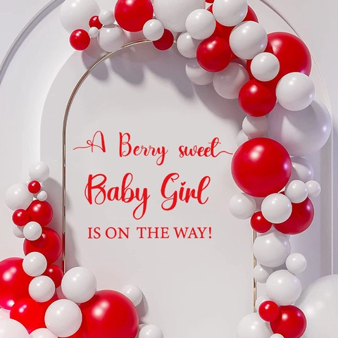 A Berry Sweet Baby Girl Is On The Way Stickers Muraux PVC Inscription Rouge pour Baby Shower Fête de Naissance Décoration
