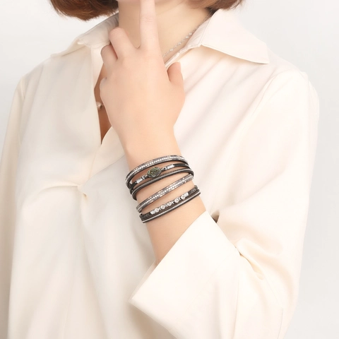 Bohemian Multilayer Wrap Bracelet For Women Abalone Shell Rhinestone Inlaid Leather Cord Magnetic Clasp Fashion Jewelry