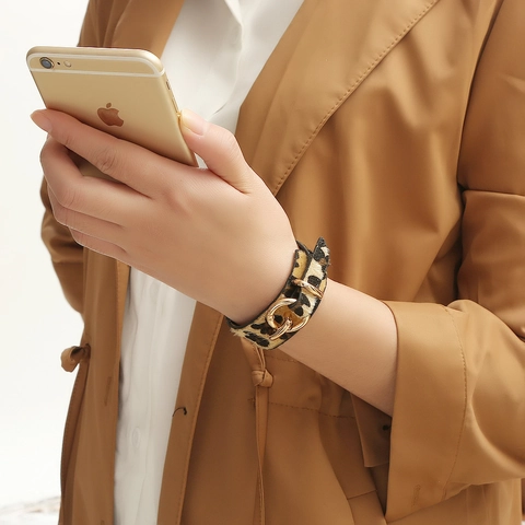 Bracelet en Cuir Imprimé Léopard en Fausse Fourrure Avec Fermoir Cercle en Alliage Doré Bracelet Sauvage Bijoux Femme