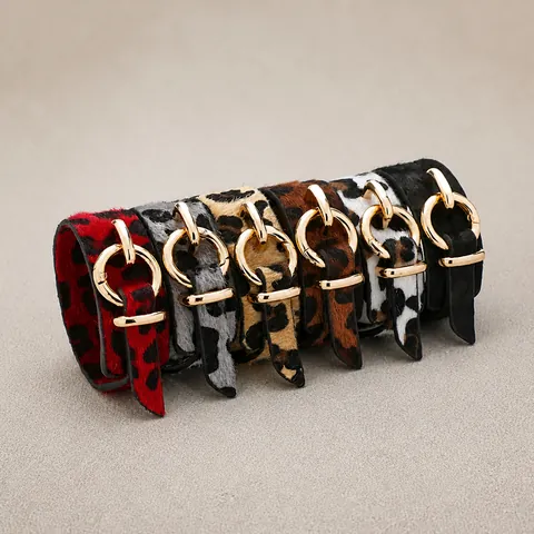 Bracelet en Cuir Imprimé Léopard en Fausse Fourrure Avec Fermoir Cercle en Alliage Doré Bracelet Sauvage Bijoux Femme