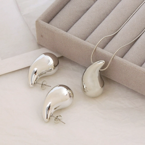 Conjunto de Joyería Minimalista de Acero Inoxidable con Gota de Agua para Mujer Collar y Pendientes de Botón Chapados en Oro Plata