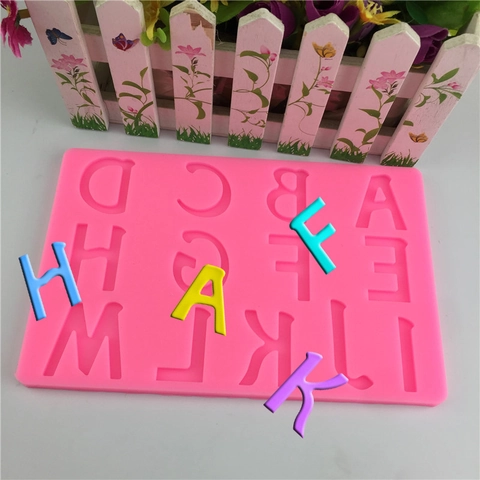 Tappetino per Goffratura in Fondente con Lettere Maiuscole A-M in Silicone Stampo per Decorazione Torte Fai da Te