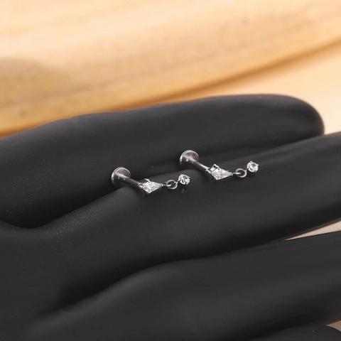 Orecchini Perno Labret in Lega di Titanio ASTM F136 Filettatura Interna Cuore Goccia Strass Gioielli Piercing Uomo Donna