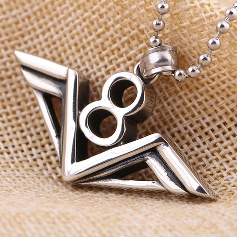 Vintage V8 Engine Winged Stainless Steel Pendant Necklace Industrial Motorcycle Style Jewelry For Men And Women Retro Gift