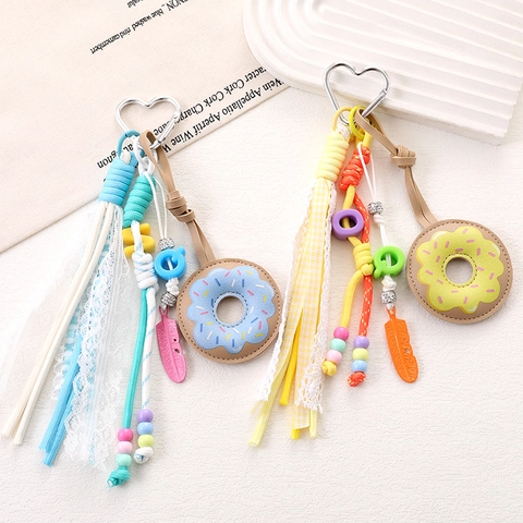 Ciondolo per Borsa a Forma di Ciambella in Pelle PU Portachiavi con Lettere e Perline Multicolore con Chiusura a Cuore e Nastro in Pizzo Decorazione Borsa Donna