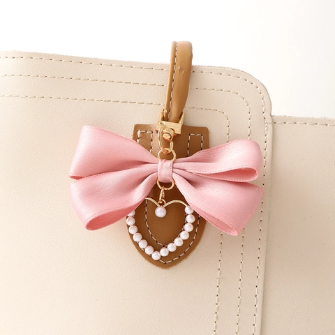 Eleganter Satin Schleife Herz Künstliche Perle Schlüsselanhänger Süßer Mode Taschenanhänger Für Damen Handtaschen Zubehör Geschenk