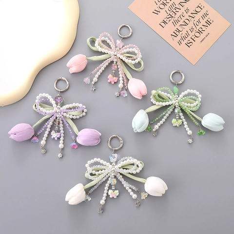 Llavero Colgante de Bolsa Tulipan de Perla Artificial Lazo de Satén para Mujer Fresa Cristal Mariposa Floral de Tela Accesorio