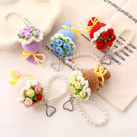 Handmade Crochet Rose Flower Bouquet Bag Charm Keychain With Faux Artificial Pearl Chain Heart Buckle For Women Backpack Decoration Gift