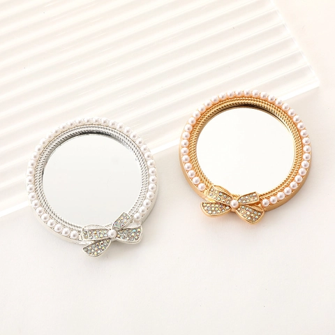 Espejo de Maquillaje Portátil Redondo Con Borde de Perlas Artificiales y Lazo de Strass Espejo de Bolsillo Compacto para Mujeres Niñas Regalo