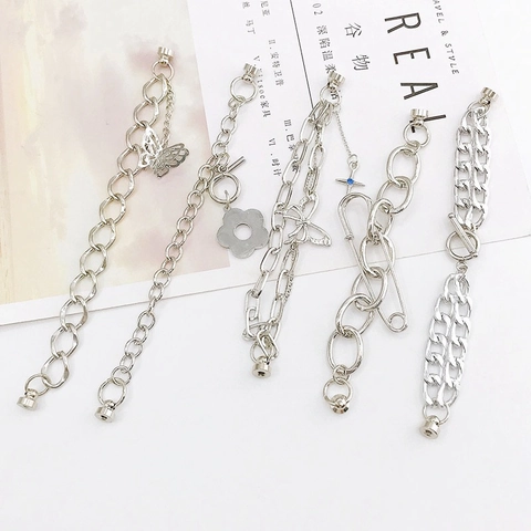 Bracelet Chaîne de Téléphone en Métal Argenté Minimaliste Avec Pendentifs Papillon Fleur Étoile pour Femmes Dragonne Anti-chute