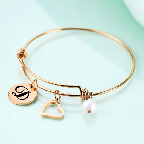 Bracelet à Breloque Initiale en Acier Inoxydable Femmes Or Rose Cœur Perle Artificielle Jonc Ajustable Alphabet Gravé Laser Bijou