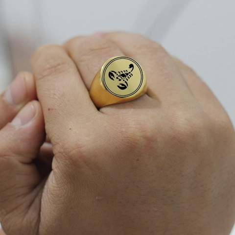Vintage Stainless Steel Scorpion Signet Ring For Men Punk Biker Round Polished Animal Pattern Finger Ring Jewelry Gift
