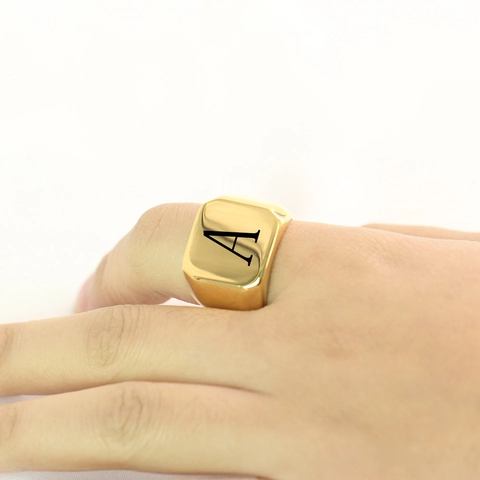 Bague Chevalière avec Initiale de l'Alphabet en Acier Inoxydable Plaqué Or Vintage Punk pour Hommes Bague Carrée Bijoux Lettre A-Z Cadeau